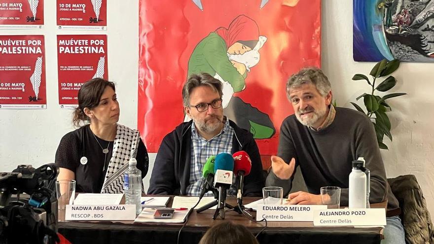 Integrantes del Centre Delàs y de la Campaña por el Fin del Comercio de Armas con Israel