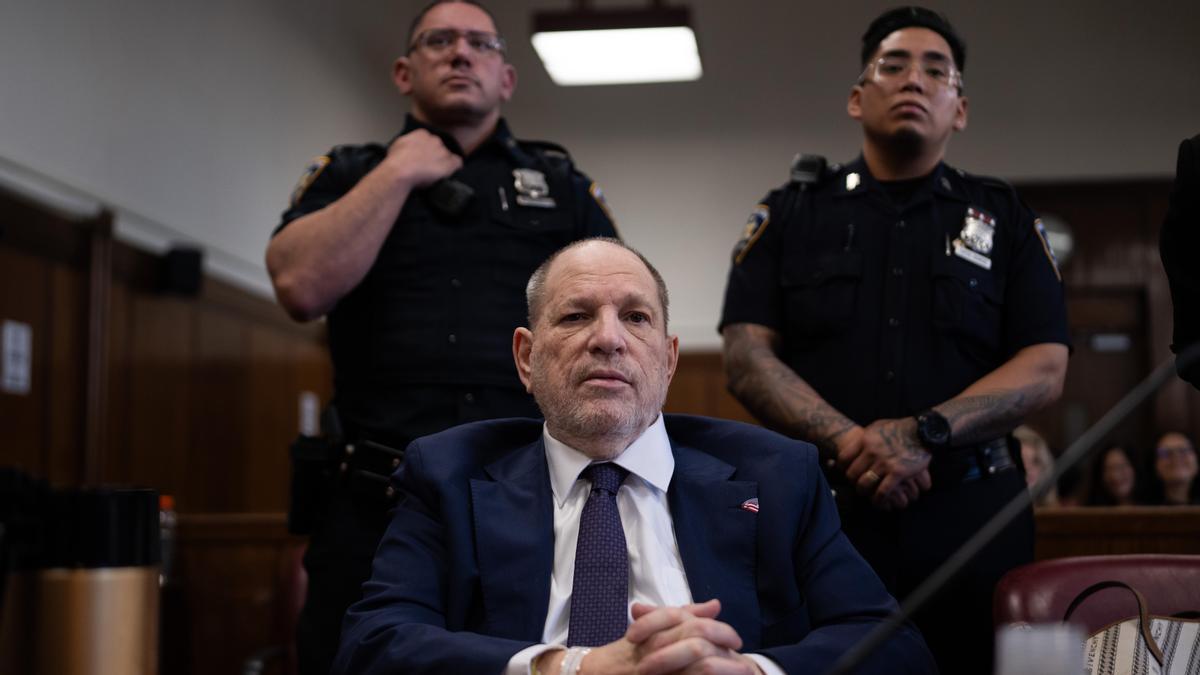 Harvey Weinstein cumple dos semanas de sesiones en un juicio por violación en el que están prohibidas las palabras “víctima” y “superviviente”