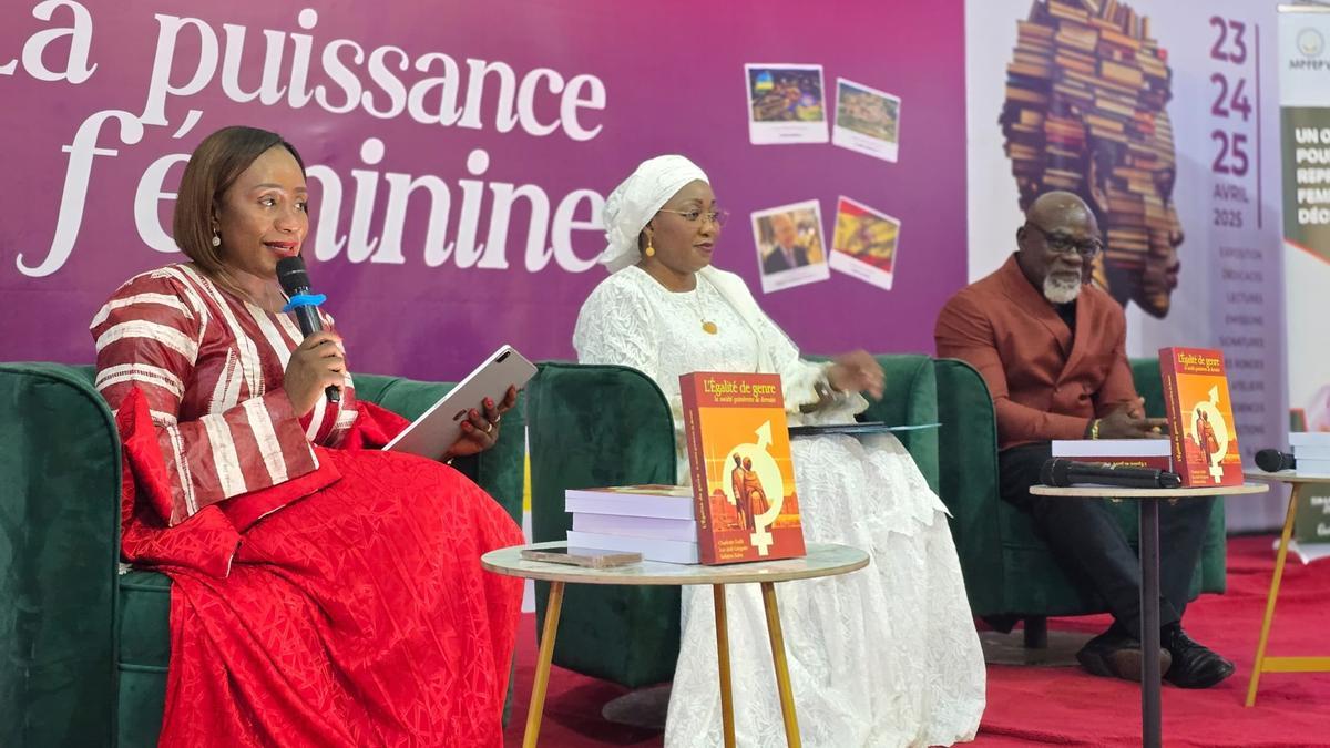 Presentación del libro "Igualdad de género" por la ministra de Promoción Femenina, Infancia y Personas Vulnerables de Guinea, Charlotte Daffé.