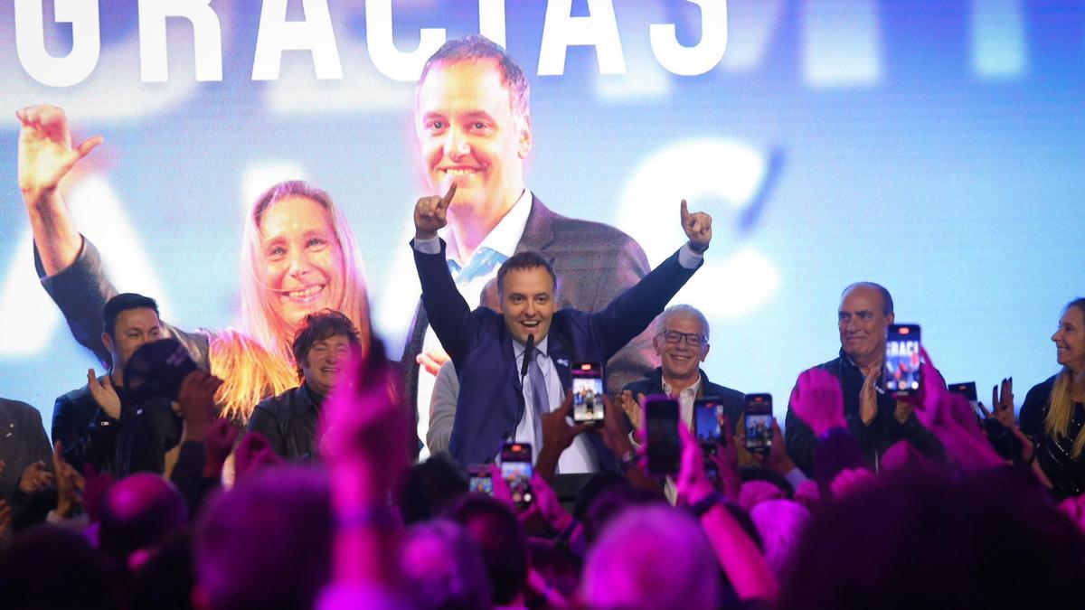 Manuel Adorni fue electo legislador porteño y se erigió como el gran ganador de la noche.