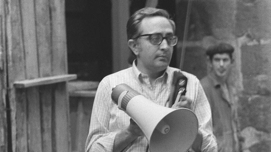 Mariano Ozores, director de cine, durante el rodaje de la película 'En la red de mi canción' en 1971