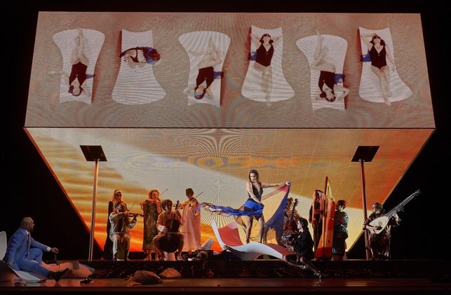 Imagen de una de las escenas de la opera Julio César de Händel en la versión de Calixto Bieito, en el Gran Teatre del Liceu de Barcelona.